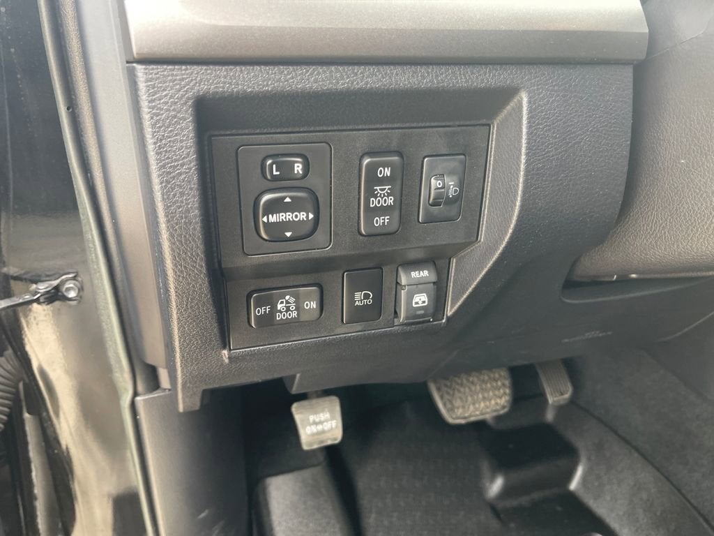 2018 Toyota Tundra SR5 5.7L V8