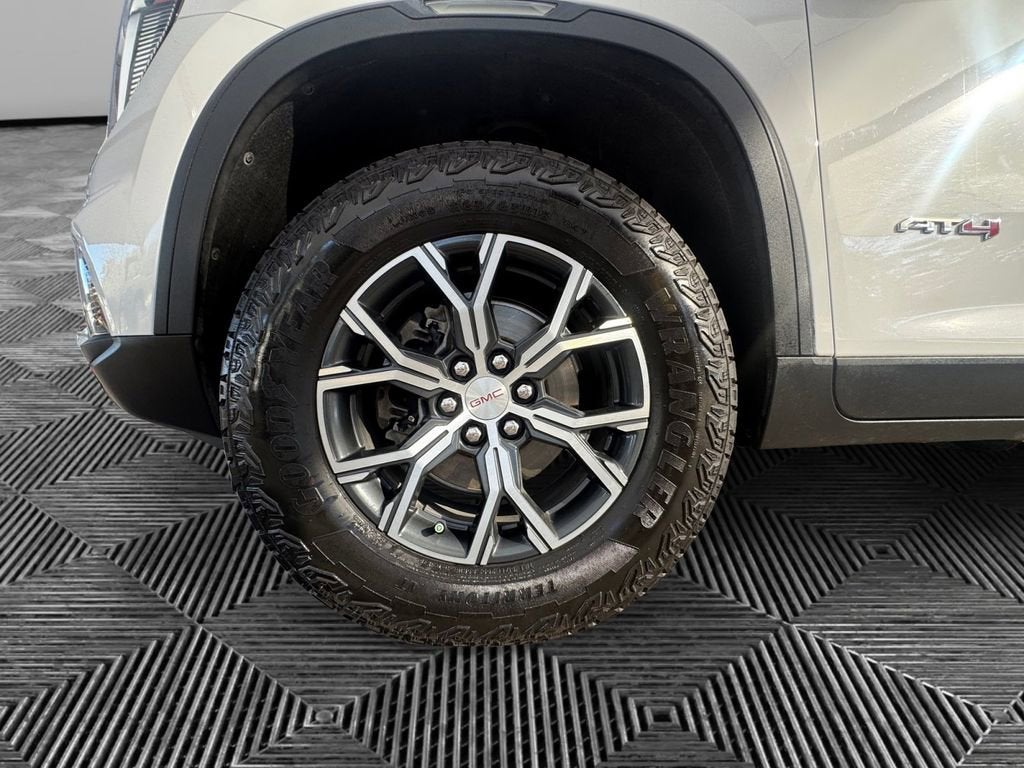 2024 GMC Acadia AT4