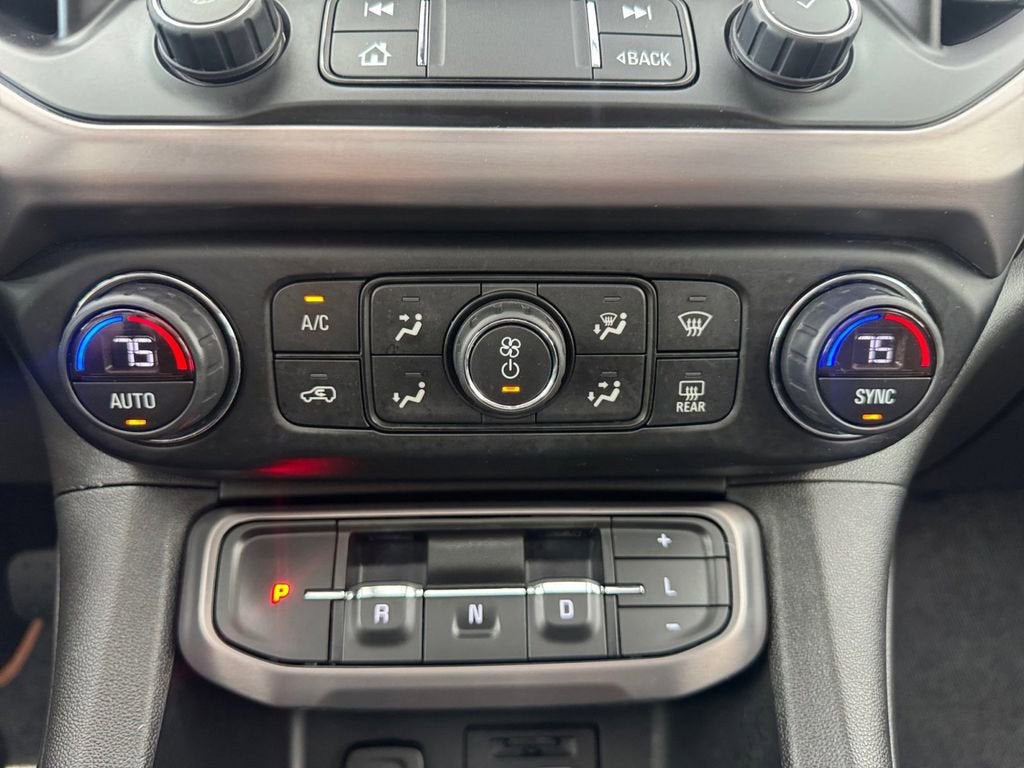 2022 GMC Acadia AT4