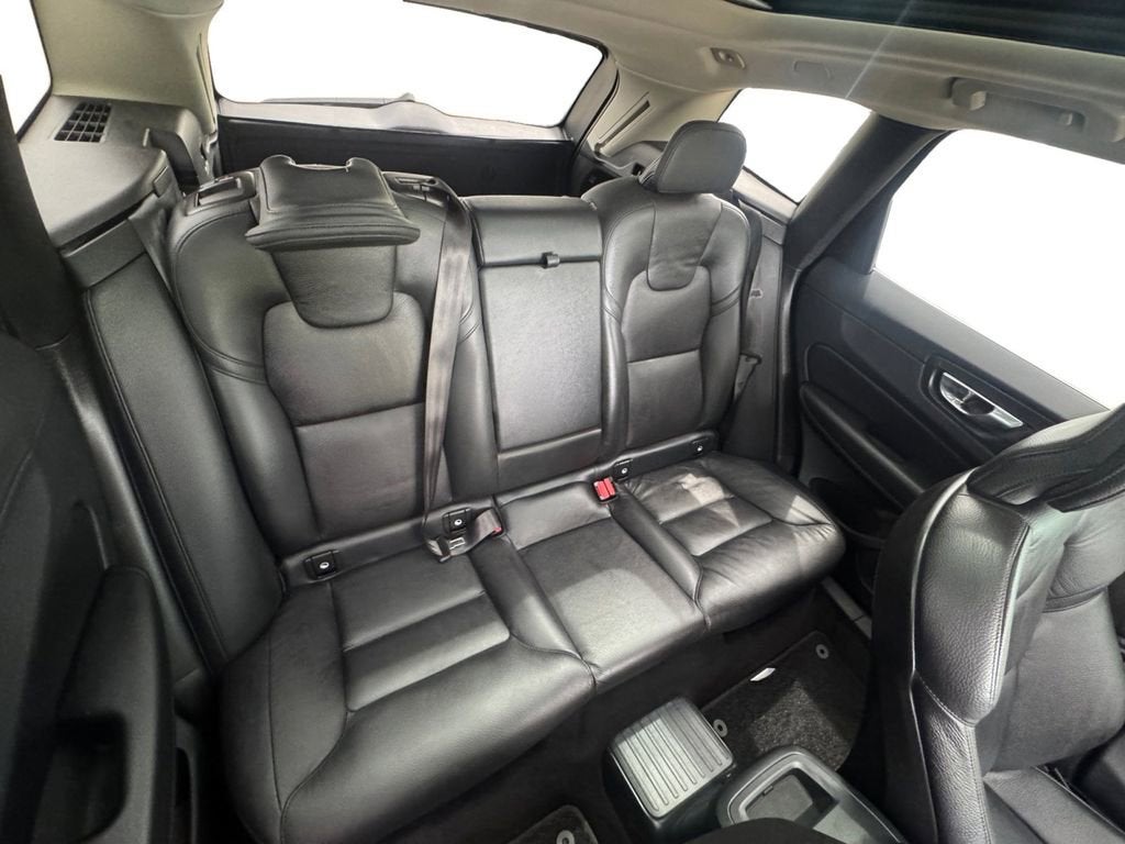 2023 Volvo XC60 Recharge Plug-In Hybrid T8 Plus Bright Theme