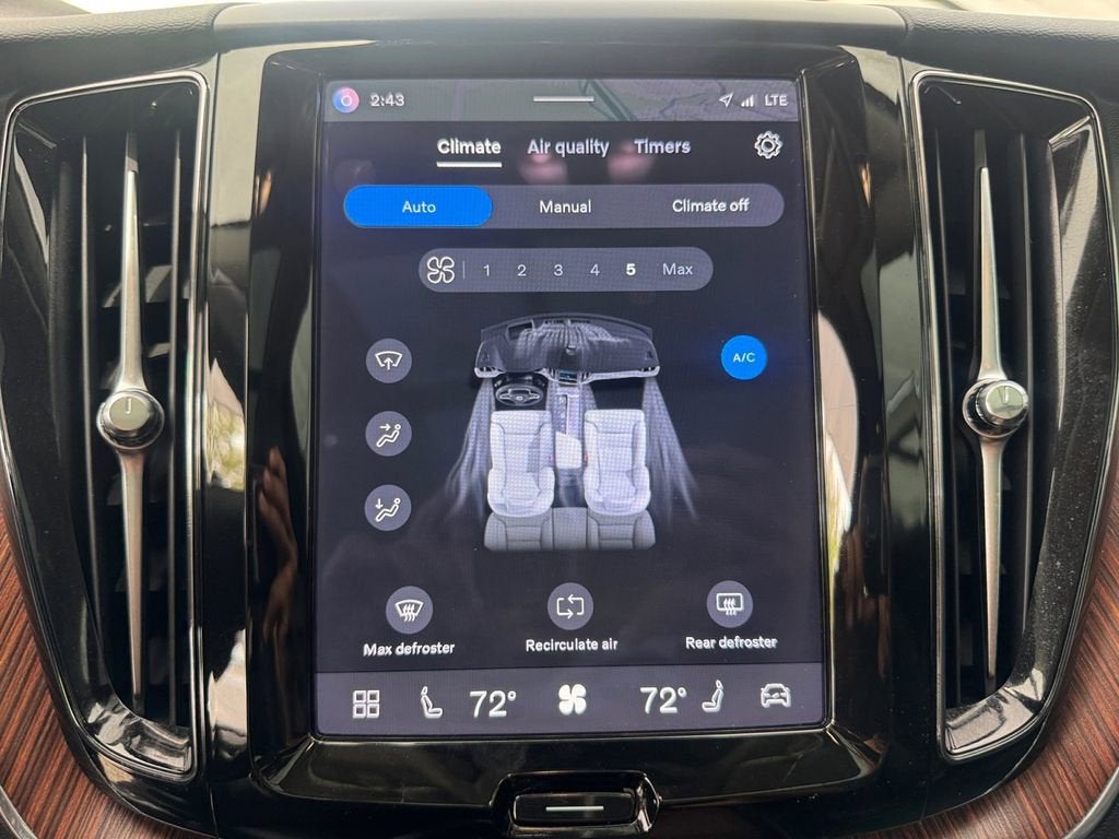 2023 Volvo XC60 Recharge Plug-In Hybrid T8 Plus Bright Theme