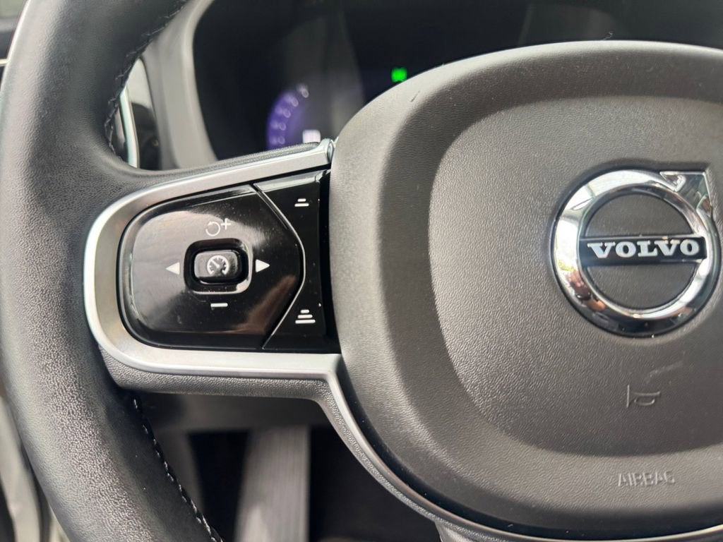 2023 Volvo XC60 Recharge Plug-In Hybrid T8 Plus Bright Theme