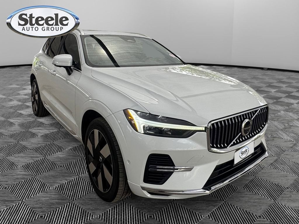 2023 Volvo XC60 Recharge Plug-In Hybrid T8 Plus Bright Theme