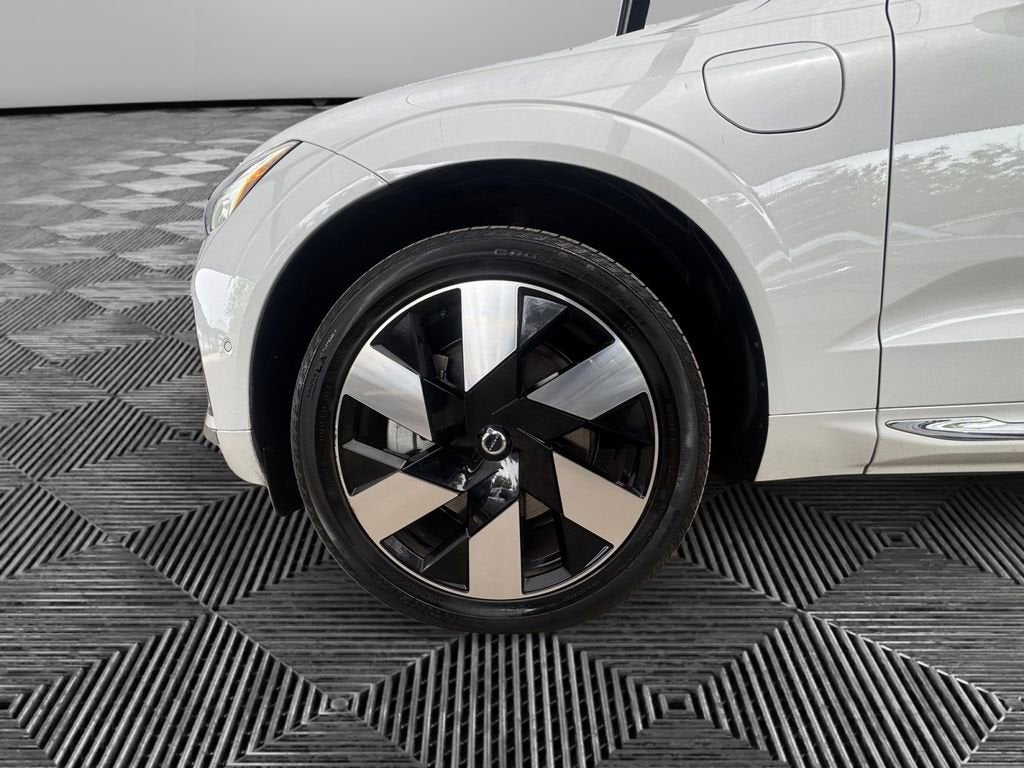 2023 Volvo XC60 Recharge Plug-In Hybrid T8 Plus Bright Theme