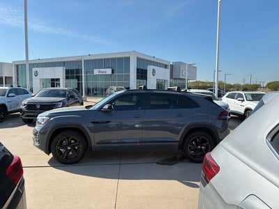 2026 Volkswagen Atlas Cross Sport 2.0T SEL R-Line Black