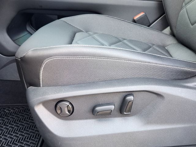 2024 Volkswagen Atlas 2.0T SE w/ Technology