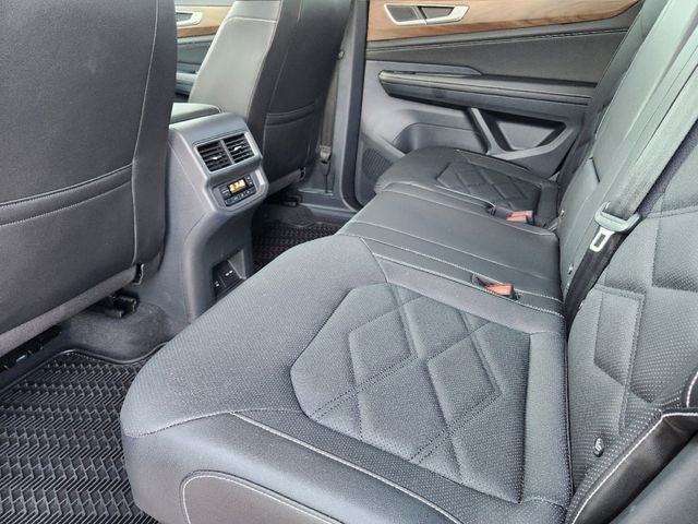 2024 Volkswagen Atlas 2.0T SE w/ Technology