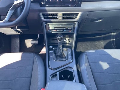 2025 Volkswagen Taos 1.5T SE Black