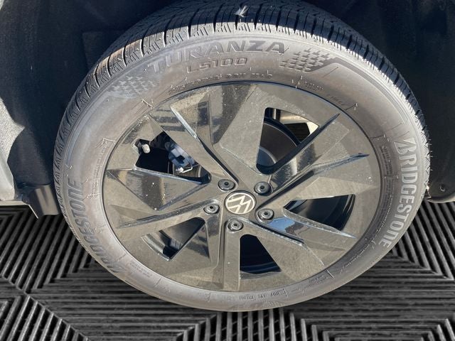 2025 Volkswagen Taos 1.5T SE Black