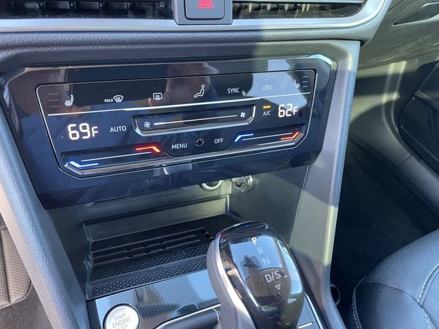 2025 Volkswagen Taos 1.5T SE Black