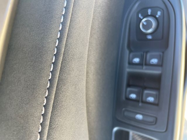 2025 Volkswagen Taos 1.5T SE Black