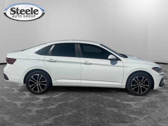 2026 Volkswagen Jetta Sport - Photo 6
