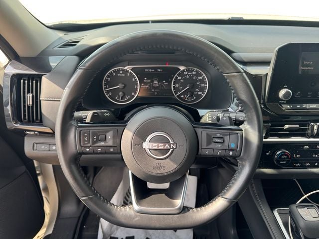 2023 Nissan Pathfinder SV