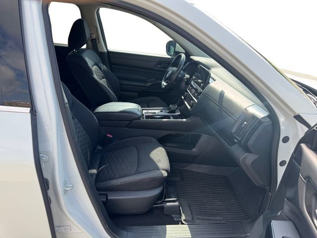 2023 Nissan Pathfinder SV