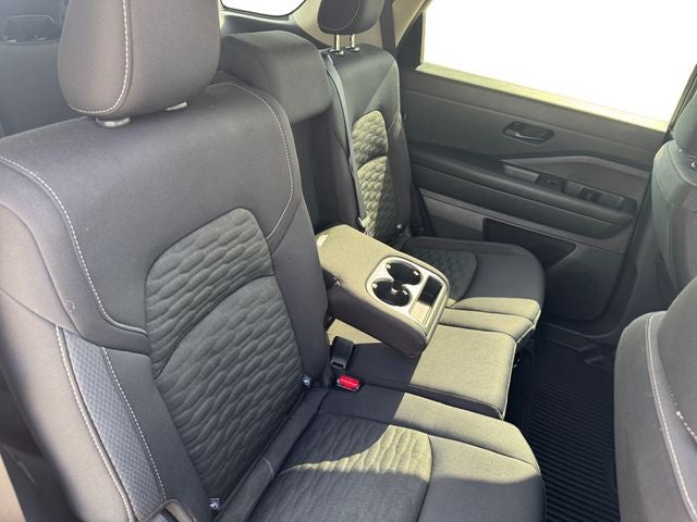 2023 Nissan Pathfinder SV